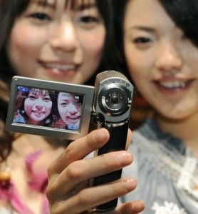 Dünyanın En Küçük HD Kamerası: Sony Handycam HDR-TG1