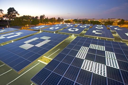 Lifepod güneş enerji panelleri - Kyocera otopark
